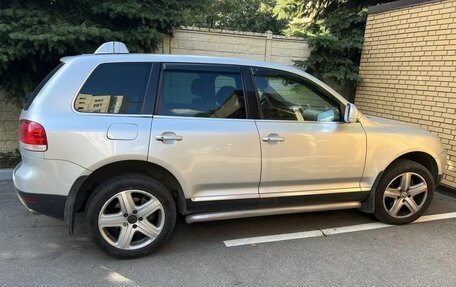Volkswagen Touareg III, 2004 год, 700 000 рублей, 4 фотография