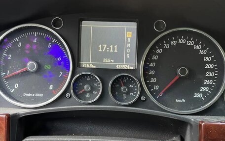 Volkswagen Touareg III, 2004 год, 700 000 рублей, 8 фотография