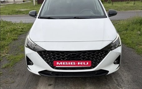 Hyundai Solaris II рестайлинг, 2021 год, 1 790 000 рублей, 5 фотография