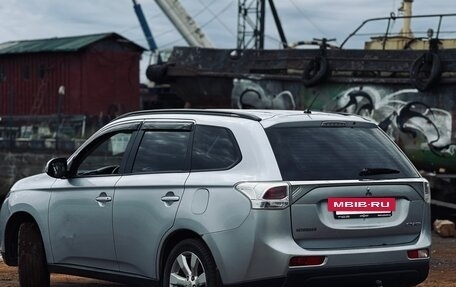 Mitsubishi Outlander III рестайлинг 3, 2012 год, 889 000 рублей, 4 фотография