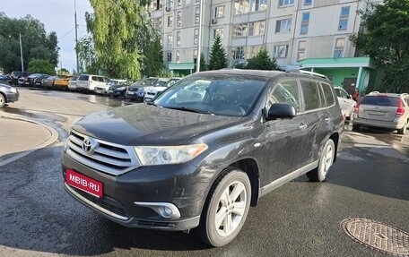 Toyota Highlander III, 2013 год, 1 925 000 рублей, 1 фотография
