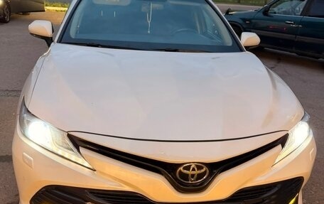 Toyota Camry, 2020 год, 2 700 000 рублей, 5 фотография