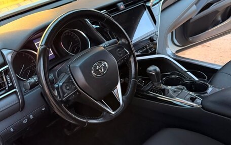 Toyota Camry, 2020 год, 2 700 000 рублей, 10 фотография