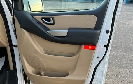 Hyundai Grand Starex Grand Starex I рестайлинг 2, 2014 год, 3 080 000 рублей, 32 фотография