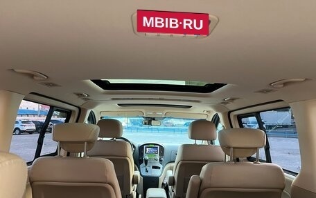 Hyundai Grand Starex Grand Starex I рестайлинг 2, 2014 год, 3 080 000 рублей, 38 фотография