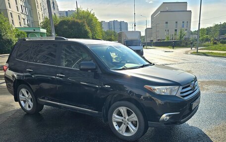 Toyota Highlander III, 2013 год, 1 925 000 рублей, 3 фотография