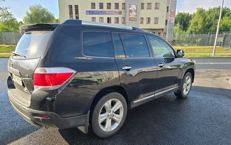 Toyota Highlander III, 2013 год, 1 925 000 рублей, 2 фотография