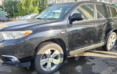Toyota Highlander III, 2013 год, 1 925 000 рублей, 4 фотография