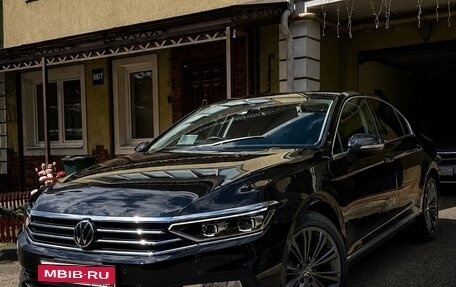 Volkswagen Passat B8 рестайлинг, 2021 год, 2 490 000 рублей, 1 фотография