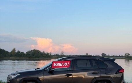 Toyota RAV4, 2021 год, 3 499 000 рублей, 2 фотография
