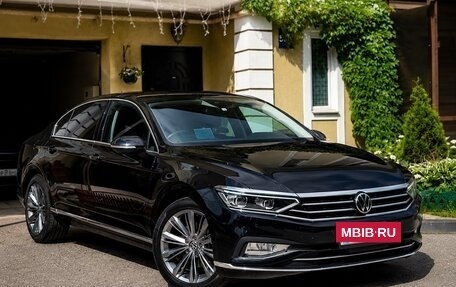 Volkswagen Passat B8 рестайлинг, 2021 год, 2 490 000 рублей, 3 фотография