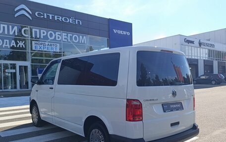 Volkswagen Caravelle T6 рестайлинг, 2017 год, 2 475 000 рублей, 5 фотография