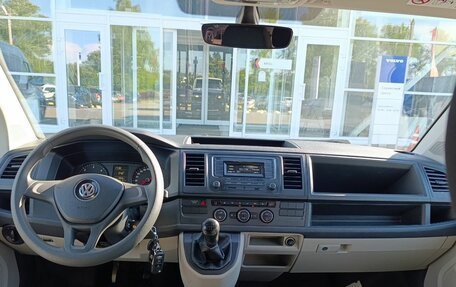 Volkswagen Caravelle T6 рестайлинг, 2017 год, 2 475 000 рублей, 16 фотография