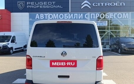 Volkswagen Caravelle T6 рестайлинг, 2017 год, 2 475 000 рублей, 6 фотография