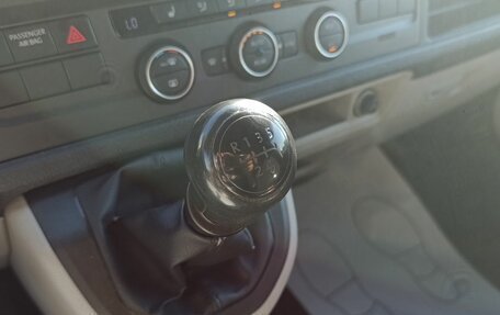 Volkswagen Caravelle T6 рестайлинг, 2017 год, 2 475 000 рублей, 21 фотография