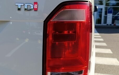 Volkswagen Caravelle T6 рестайлинг, 2017 год, 2 475 000 рублей, 13 фотография