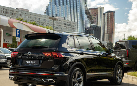 Volkswagen Tiguan II, 2021 год, 3 828 000 рублей, 4 фотография