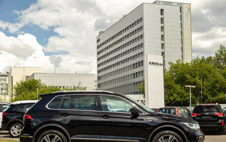 Volkswagen Tiguan II, 2021 год, 3 828 000 рублей, 3 фотография