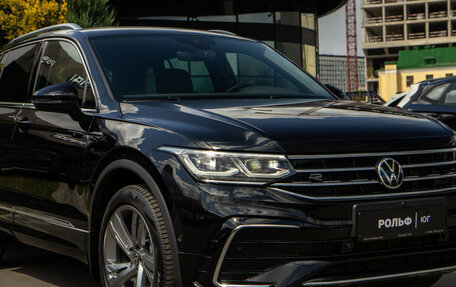 Volkswagen Tiguan II, 2021 год, 3 828 000 рублей, 24 фотография