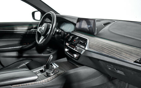 BMW 5 серия, 2019 год, 3 800 000 рублей, 16 фотография