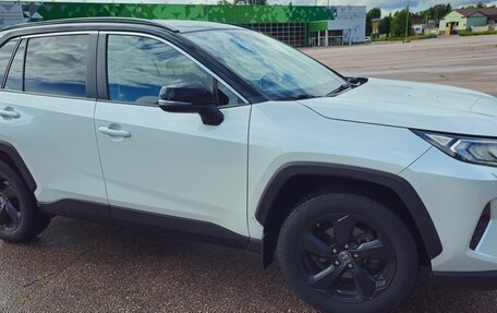 Toyota RAV4, 2020 год, 3 200 000 рублей, 2 фотография