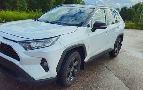 Toyota RAV4, 2020 год, 3 200 000 рублей, 8 фотография
