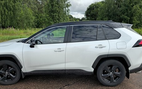 Toyota RAV4, 2020 год, 3 200 000 рублей, 7 фотография