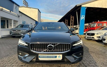 Volvo V60 II, 2019 год, 3 350 000 рублей, 2 фотография