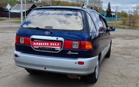 Toyota Ipsum II, 1998 год, 570 000 рублей, 2 фотография