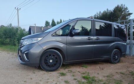 Honda Stepwgn IV, 2017 год, 2 050 000 рублей, 5 фотография