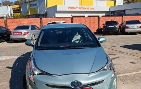 Toyota Prius IV XW50, 2016 год, 1 650 000 рублей, 1 фотография