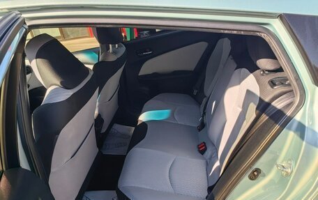 Toyota Prius IV XW50, 2016 год, 1 650 000 рублей, 7 фотография