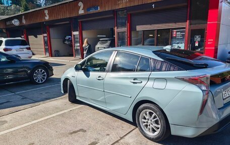 Toyota Prius IV XW50, 2016 год, 1 650 000 рублей, 4 фотография