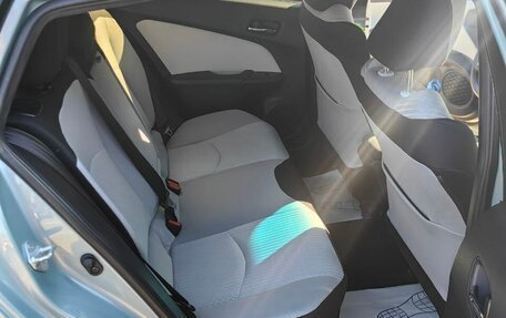 Toyota Prius IV XW50, 2016 год, 1 650 000 рублей, 8 фотография
