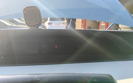 Toyota Prius IV XW50, 2016 год, 1 650 000 рублей, 9 фотография