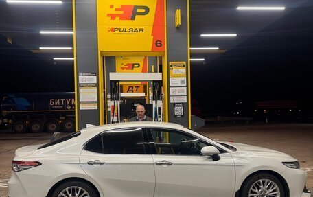 Toyota Camry, 2019 год, 2 800 000 рублей, 2 фотография