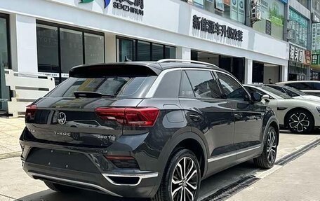 Volkswagen T-Roc I, 2023 год, 1 570 000 рублей, 3 фотография