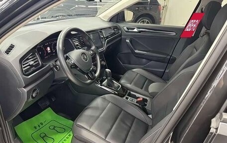 Volkswagen T-Roc I, 2023 год, 1 570 000 рублей, 6 фотография