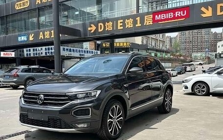 Volkswagen T-Roc I, 2023 год, 1 570 000 рублей, 2 фотография