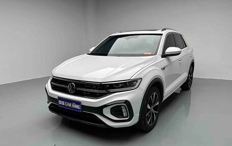 Volkswagen T-Roc I, 2023 год, 1 479 009 рублей, 2 фотография