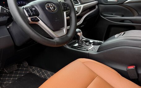 Toyota Highlander III, 2020 год, 4 100 000 рублей, 23 фотография