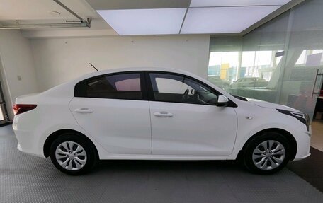KIA Rio IV, 2021 год, 1 835 000 рублей, 4 фотография