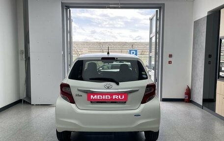Toyota Vitz, 2015 год, 650 000 рублей, 5 фотография
