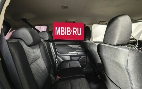 Mitsubishi Outlander III рестайлинг 3, 2014 год, 1 199 000 рублей, 15 фотография