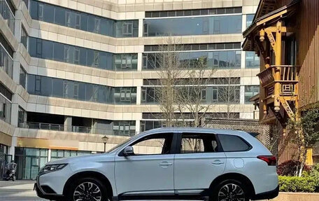 Mitsubishi Outlander III рестайлинг 3, 2022 год, 1 849 003 рублей, 4 фотография