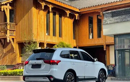 Mitsubishi Outlander III рестайлинг 3, 2022 год, 1 849 003 рублей, 6 фотография