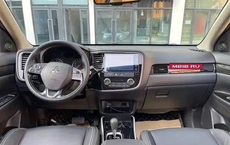 Mitsubishi Outlander III рестайлинг 3, 2022 год, 1 849 003 рублей, 10 фотография