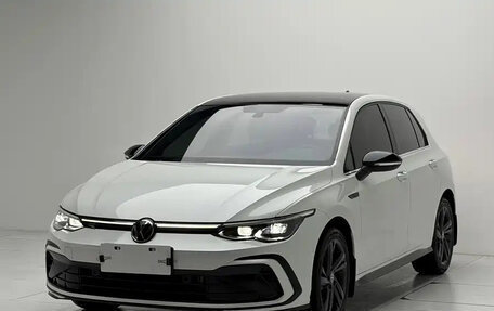 Volkswagen Golf VIII, 2023 год, 1 850 000 рублей, 1 фотография