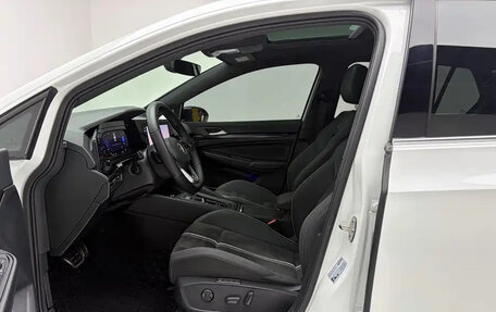 Volkswagen Golf VIII, 2023 год, 1 850 000 рублей, 21 фотография