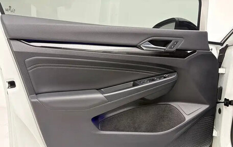 Volkswagen Golf VIII, 2023 год, 1 850 000 рублей, 12 фотография